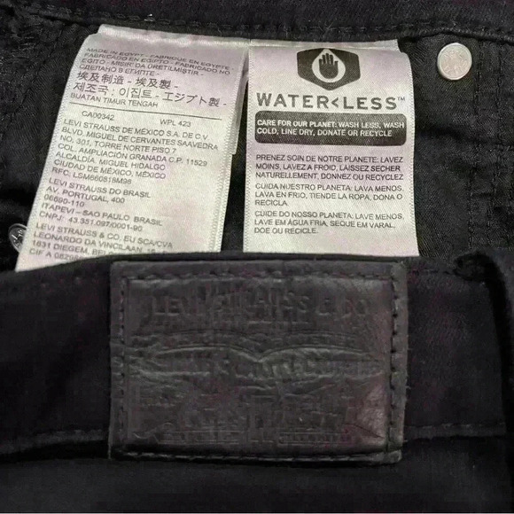 Levi’s Premium 724 High Rise Straight Black Jeans - Picture 4 of 7